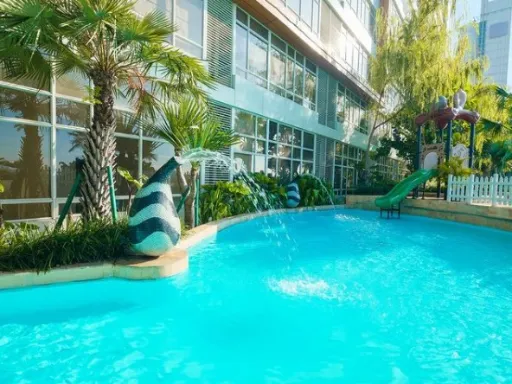 Infinity Swimming Pool - Photo 2